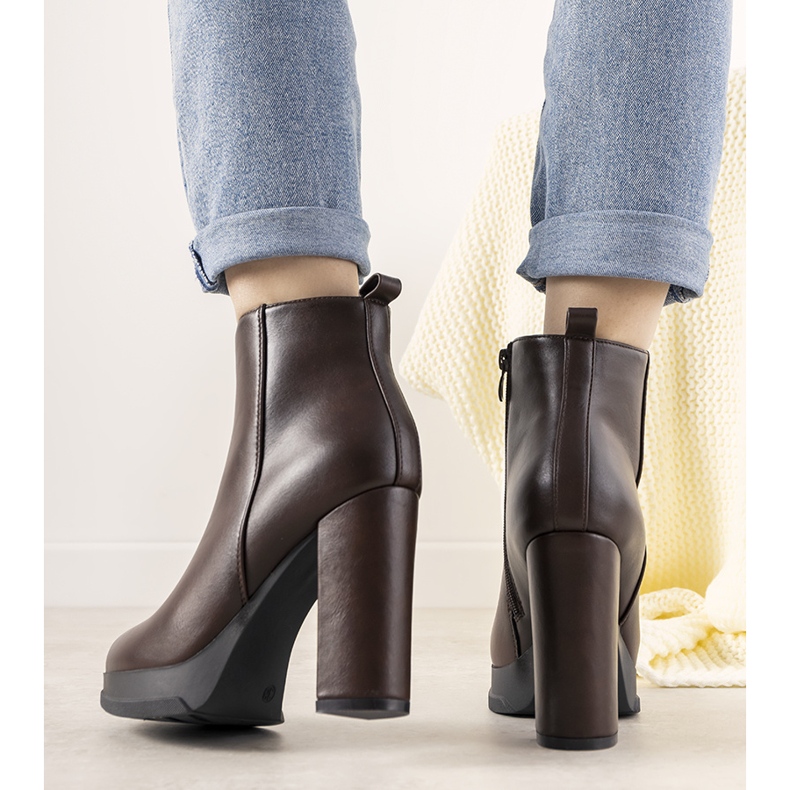 Klassiset naisten ruskeat nilkkurit Feria -postissa 1