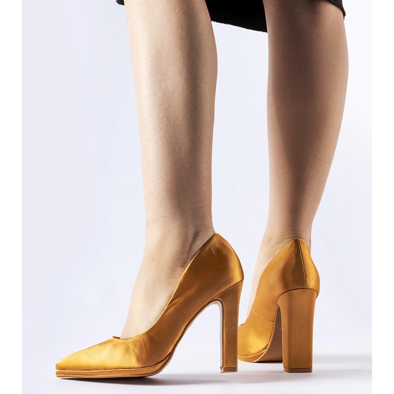 Riversin ruskeat satiiniset stiletto-pumput 1