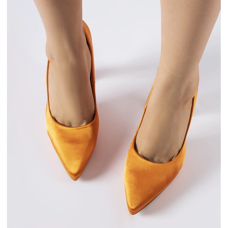 Riversin oranssit satiiniset stiletto-pumput 1