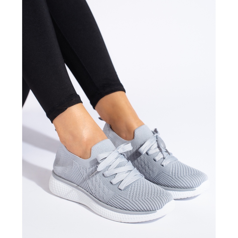 Harmaat nauhalliset urheilukengät 1