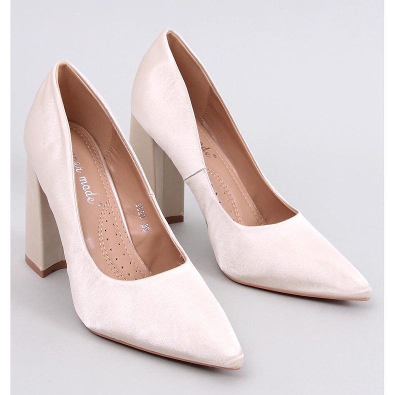 Astia Beige satiiniset korkokengät 1