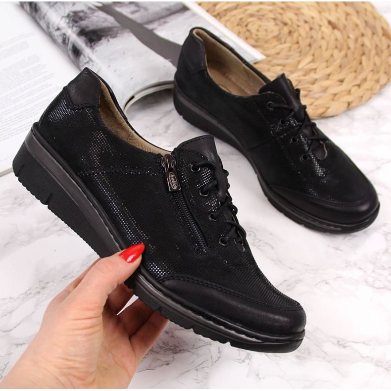 Helios W H334B kiiltävät nahkakengät, mustat 1