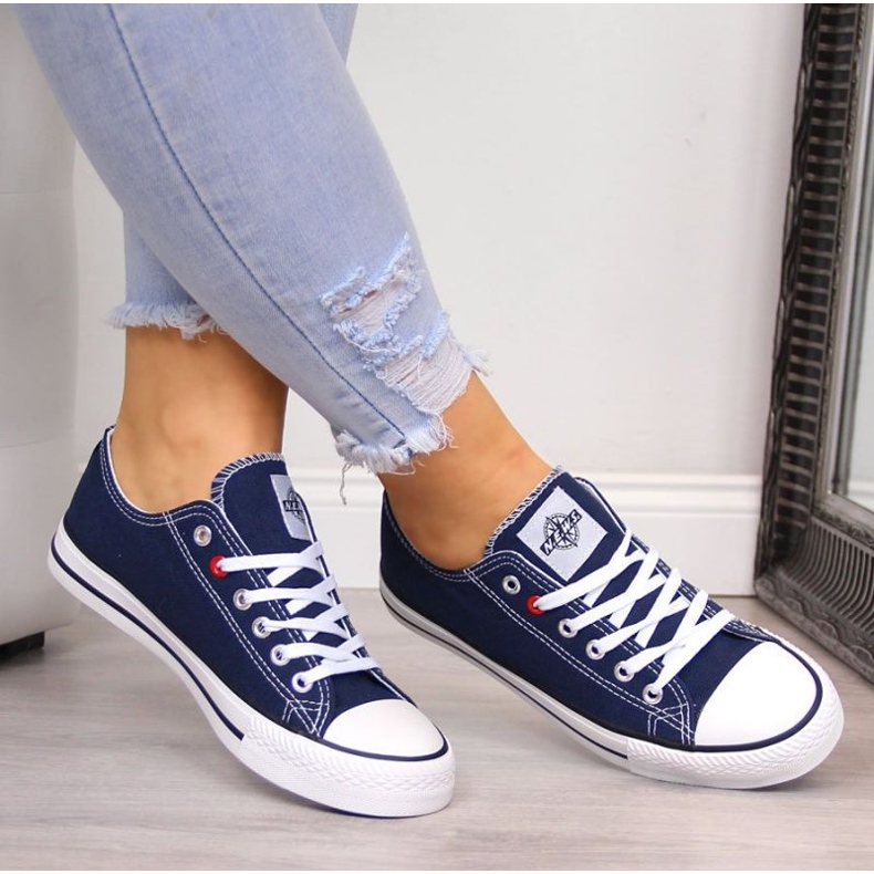 News Tummansiniset lenkkarit UUTISET W EVE8A 2