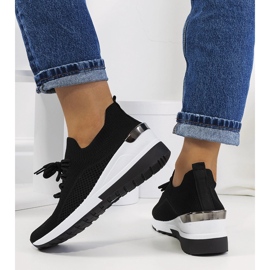 Mustat lenkkarit Sabelia wedgessä 2