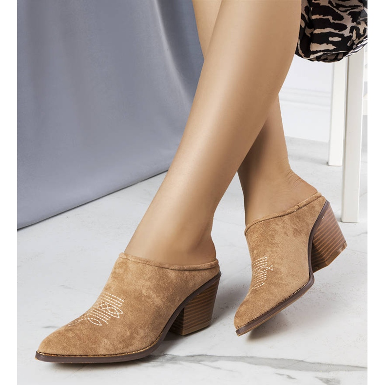 Lindan beigen väriset liukumäet, joissa on upotettu etuosa 1