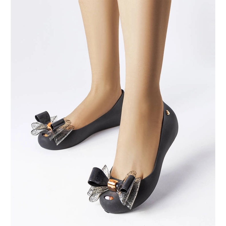 Mustat meliski-balettiasut, joissa on Jeromen jousi 1