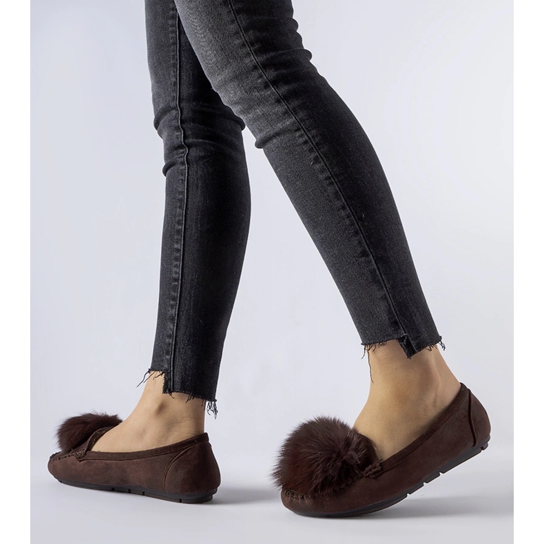 Ruskeat eristetyt tossut Marchetti-pompomilla 1