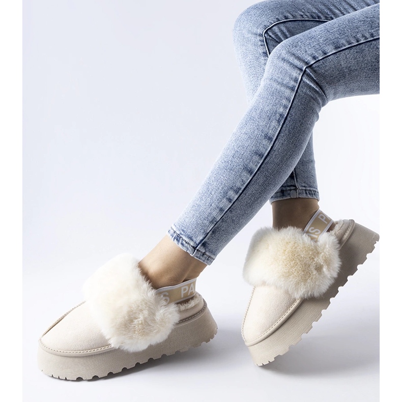 Sangron vaalean beige-eristetyt tossut kuminauhalla 1