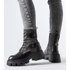 Mustat eristetyt saappaat Norwalk-suojalla 1