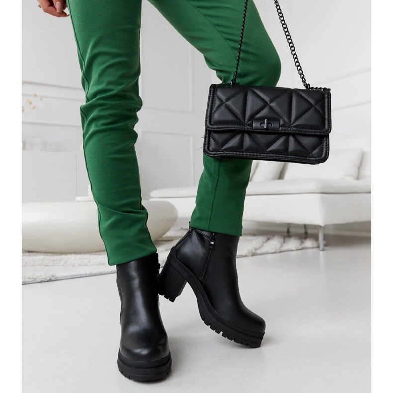 Favalen mustat matalakorkoiset nilkkurit, joissa vyölenkki 1