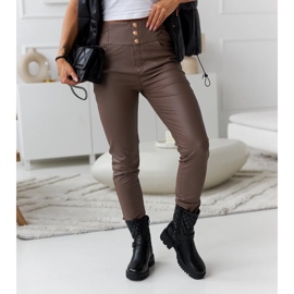 Mustat nilkkurit koristeellisella Brembo-tikkauksella 2