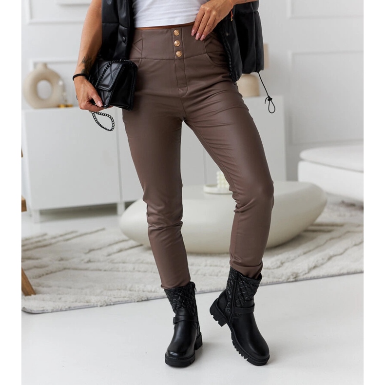 Mustat nilkkurit koristeellisella Brembo-tikkauksella 2