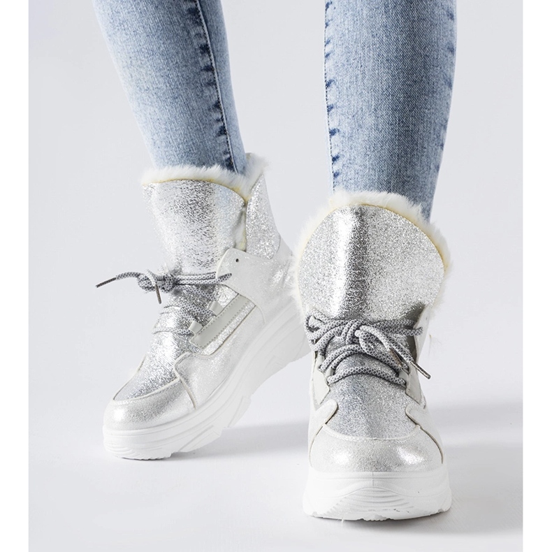 Valkoiset ja hopeiset eristetyt Stringer-lumisaappaat hopea 1 Valkoiset ja hopeiset eristetyt Stringer-lumisaappaat hopea 1