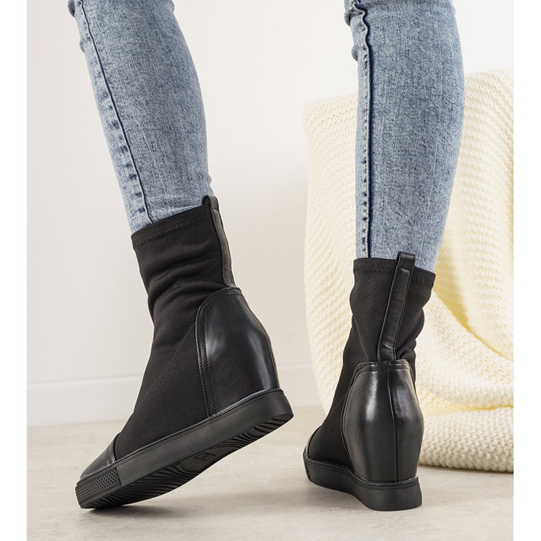 Mustat elastiset kiilakengät Partida 1