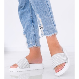 Trishan rikkaasti sisustetut valkoiset tossut valkoinen 1