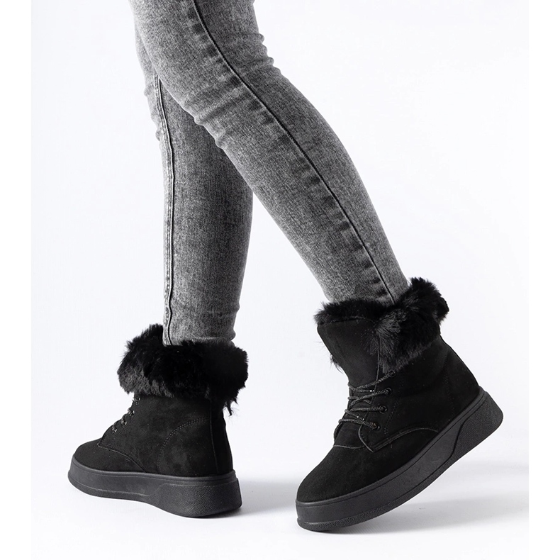 Mustat Oliverio alustan lumisaappaat 1