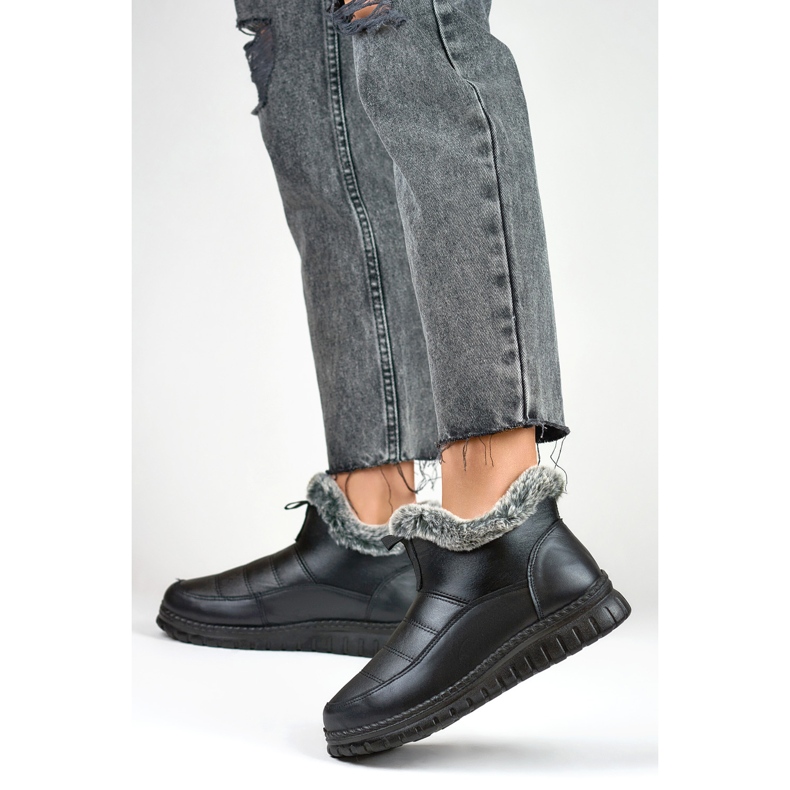 Mukavat lyhyet lumisaappaat, talvisaappaat turkisella musta 1