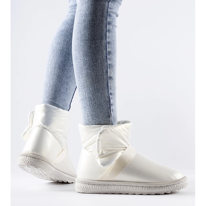 Delaunen beigenväriset kiiltävät lyhyet lumisaappaat 1