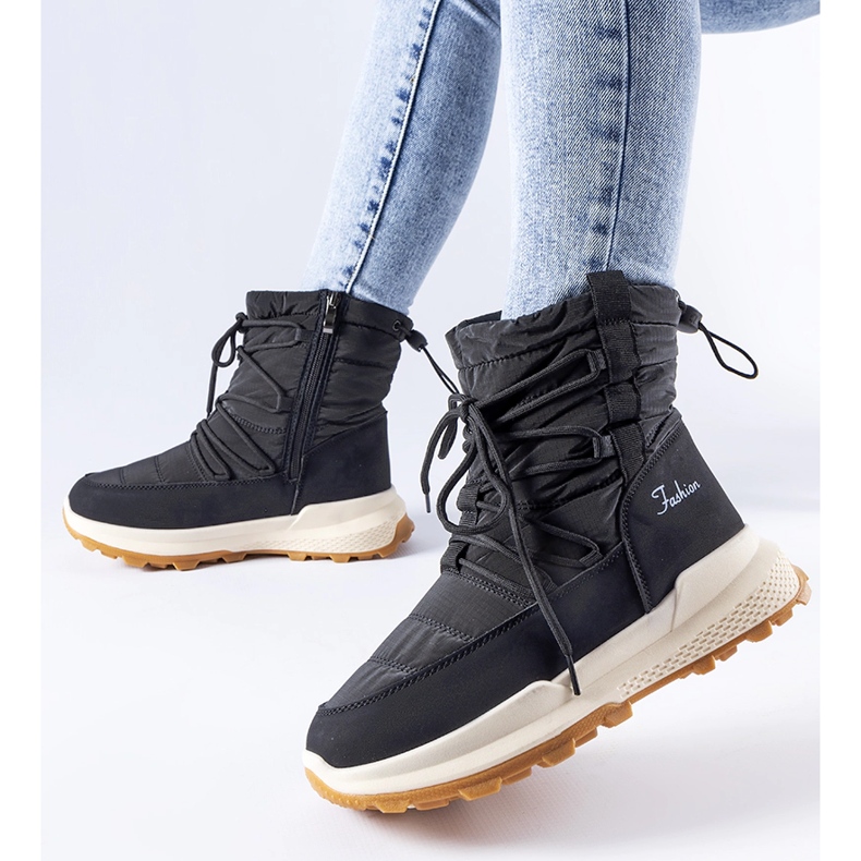 Mustat eristetyt Stephen-lumisaappaat 1