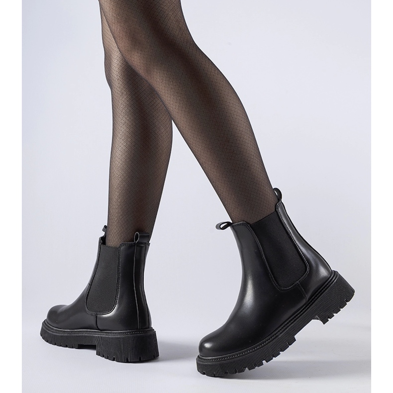 Mustat eristetyt klassiset Edgar-nilkkurit 1