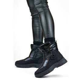 Mustat lumisaappaat tarranauhalla, eristetyt talvisaappaat 1