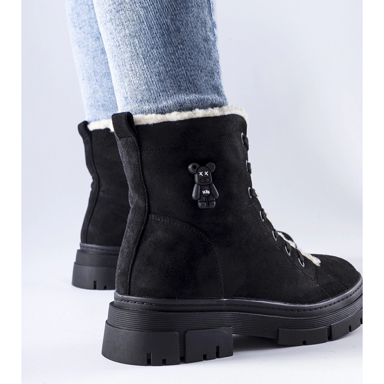 Mustat eristetyt nilkkurit Pompein ekologisesta mokkasta 1