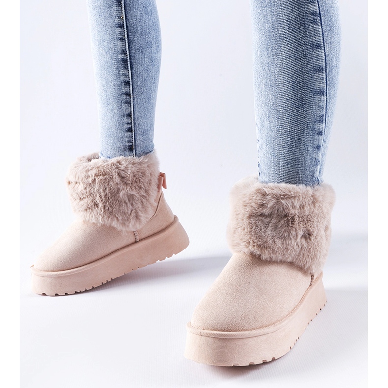 Vaaleanpunaiset lumisaappaat, jotka on koristeltu Adelfia-turkiksella vaaleanpunainen 1