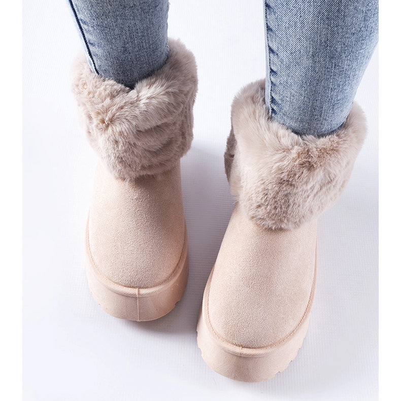 Vaaleanpunaiset lumisaappaat, jotka on koristeltu Adelfia-turkiksella vaaleanpunainen 2