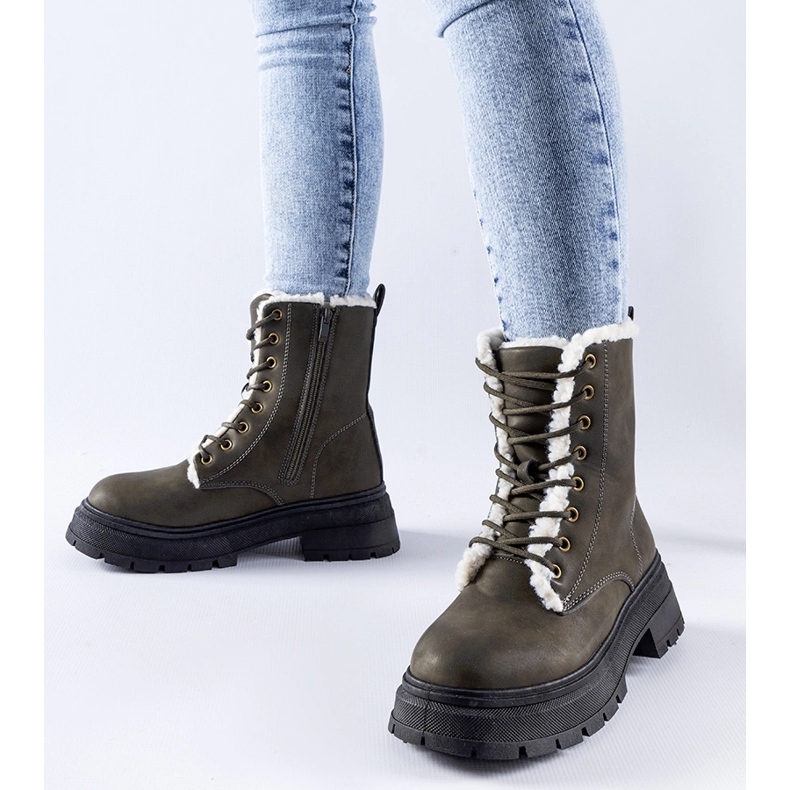 Tadasunin vihreät eristetyt saappaat 1