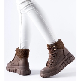 Ruskeat eristetyt Adamsville-lenkkarit 1