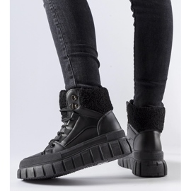 Mustat eristetyt Adamsville-lenkkarit 1