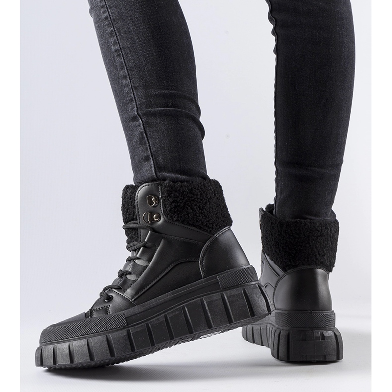 Mustat eristetyt Adamsville-lenkkarit 1