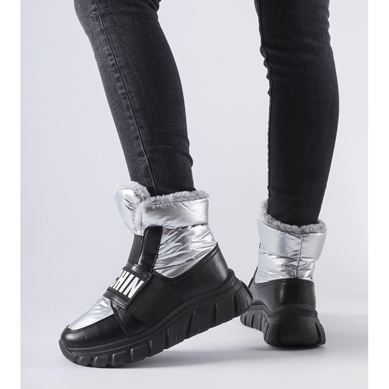 Hopeanväriset eristetyt lumisaappaat Bend-tasolla 1