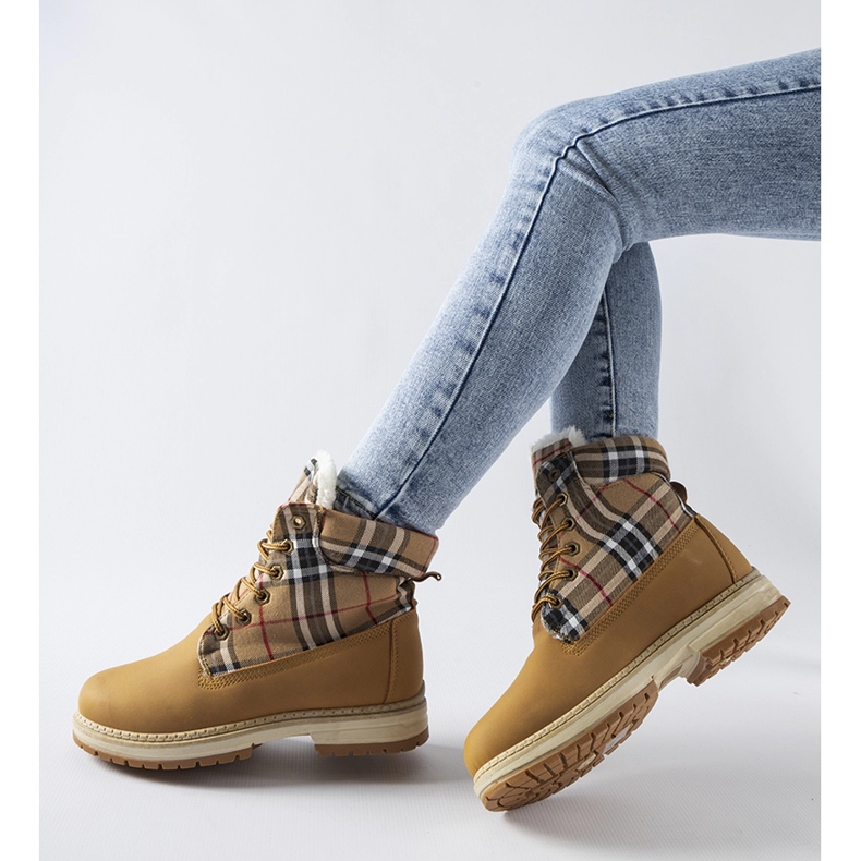 Ruskeat saappaat koristeltu Dino-ruudukolla 1