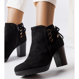 Poulen mustat ekologiset mokkakorkoiset saappaat 2