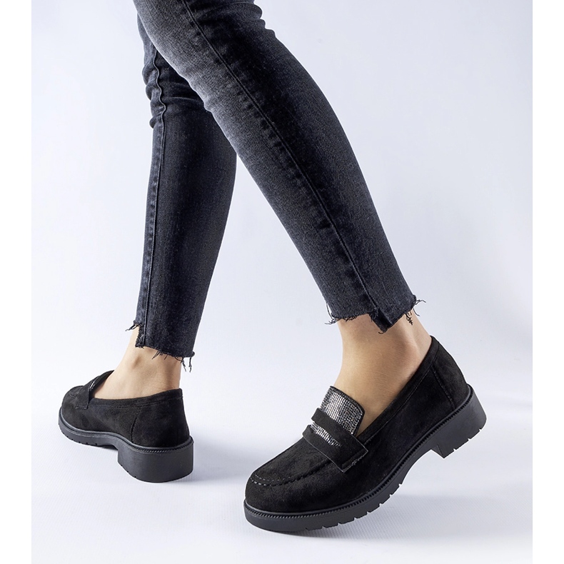 Mustat mokasiinit Ippoliton strassilla 1