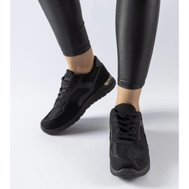 Mustat tennarit, jotka on valmistettu Gallo-yhdistetyistä materiaaleista 2