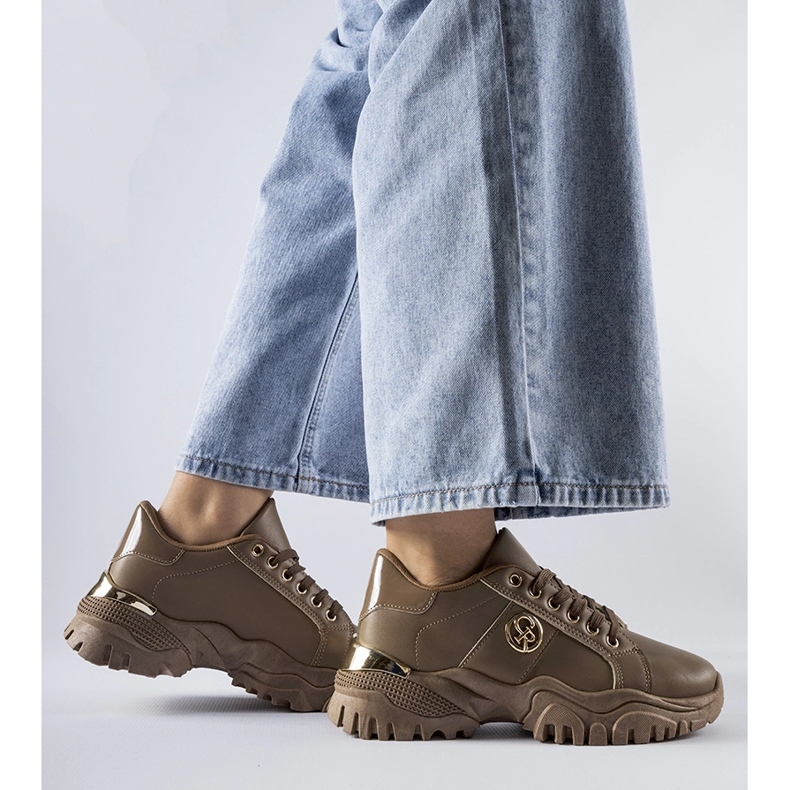 Arpaian ruskeat tennarit massiivisella pohjalla 1