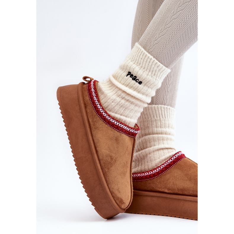 Ruskeat Sylva-tossut paksulla pohjalla, jotka on valmistettu Eco Suedesta 2