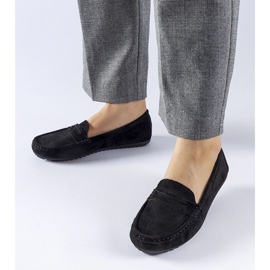 Mustat mokasiinit, jotka on valmistettu Cellarengon ekologisesta mokkasta 1