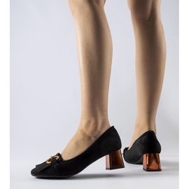 Mustat korkeakorkoiset Basso-pumput 1