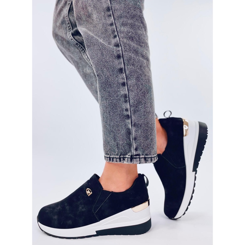 Hensen mustat kiilakengät 1