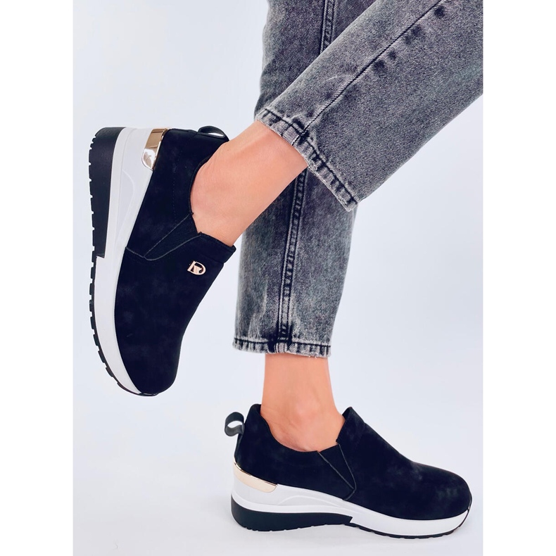 Hensen mustat kiilakengät 2