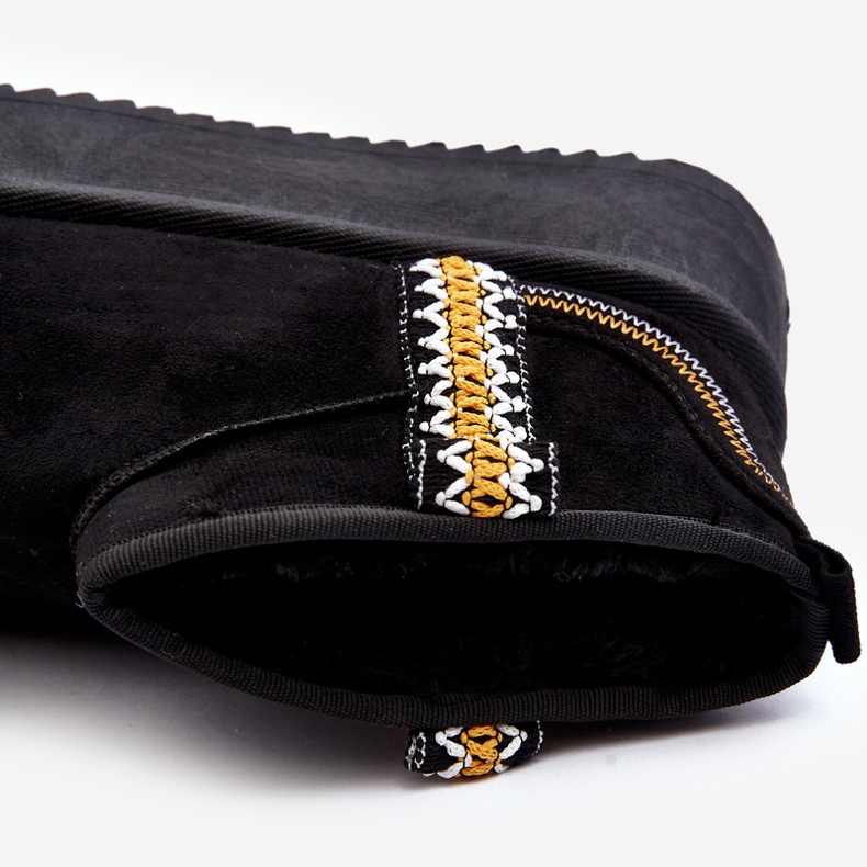 Alustan lumisaappaat mustalla Udra-kuviolla 1