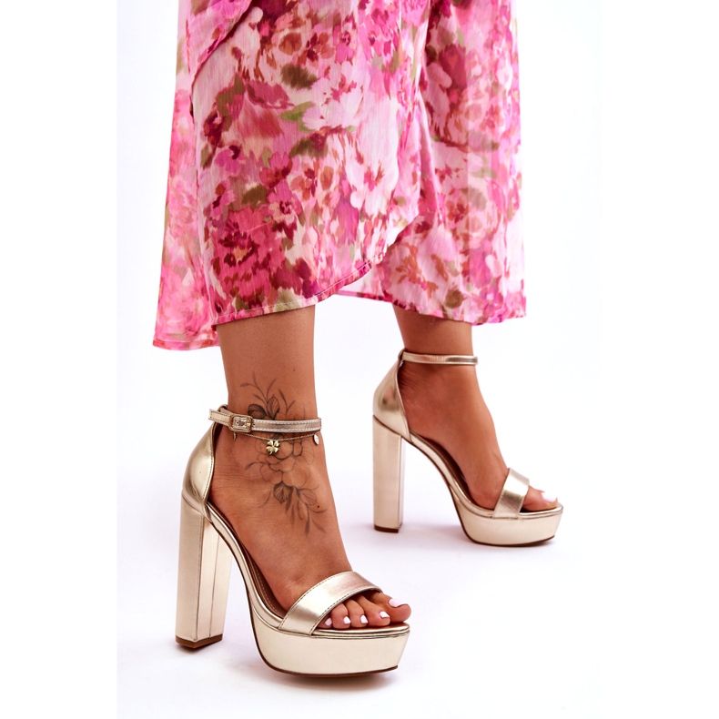 Sweet Shoes Nahkasandaalit korkealla tankolla ja alustalla Golden Sky Dream kultainen 1