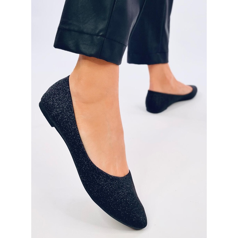 Chiesa Mustat kimaltelevat balettitassut 2