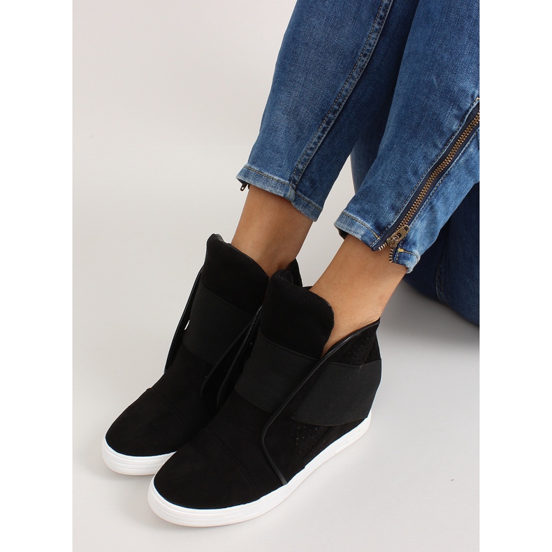 Tennarit leveillä mustilla resoreilla musta 2