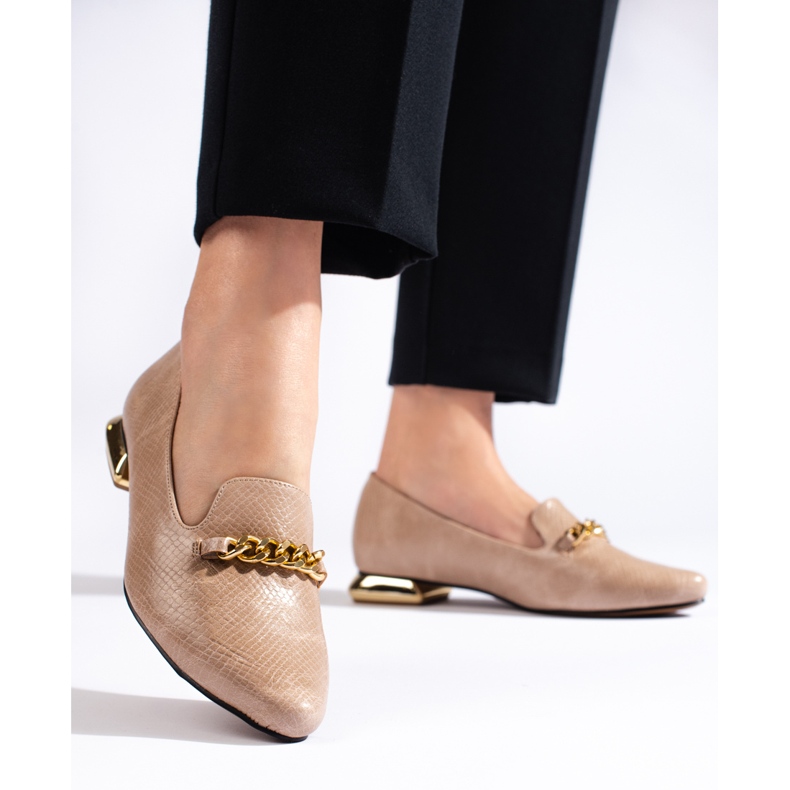 Beiget naisten teräväkärkiset lordit Daszyńskista 1