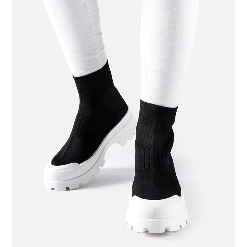 Mustat tennarit joustavalla Varden-päällisellä 1