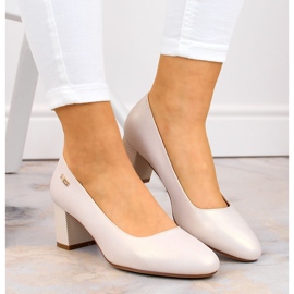 Pearl beige pumput koristeellisessa pylväässä Sergio Leonelta 2